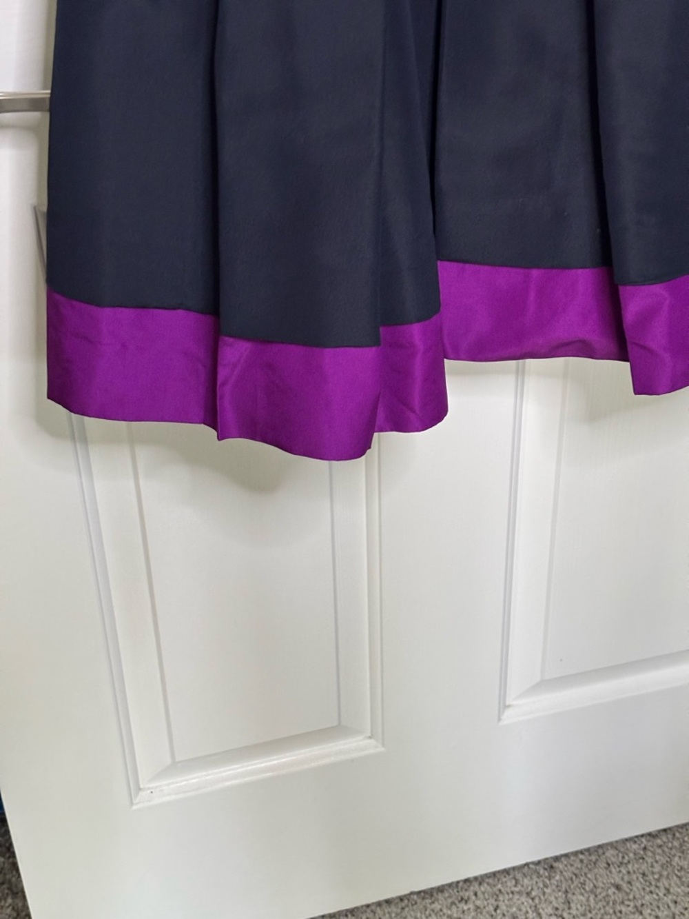 EUC OSCAR DE LA RENTA Sleeveless Taffeta Navy Blue Dress with Purple Hem Size 6 - Picture 2 of 8